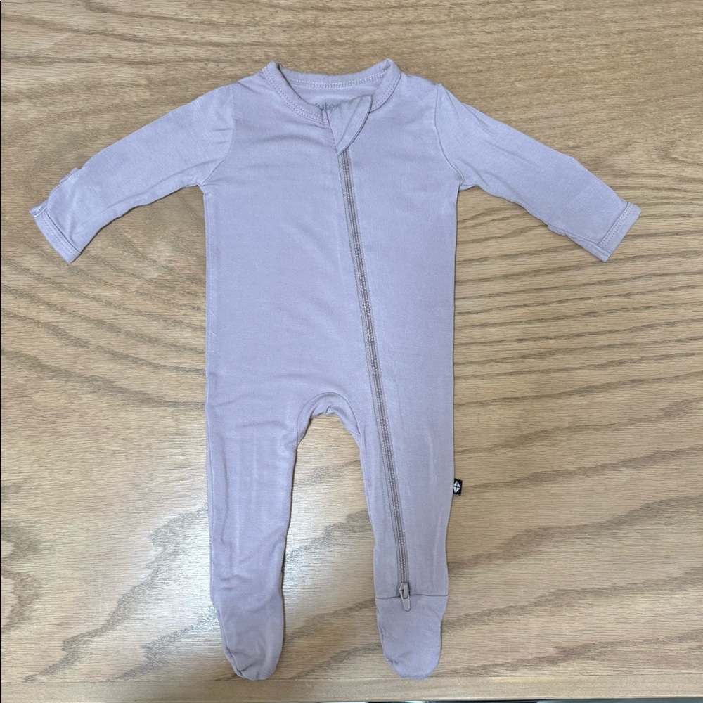 Kyte Baby Footie in Wisteria Size newborn